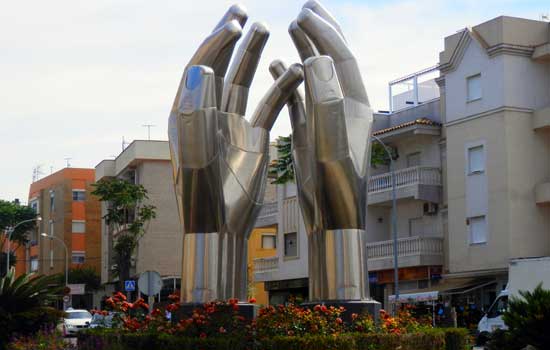 Monumento de Cuatro Caminos, conocido como Las Manos, Rota