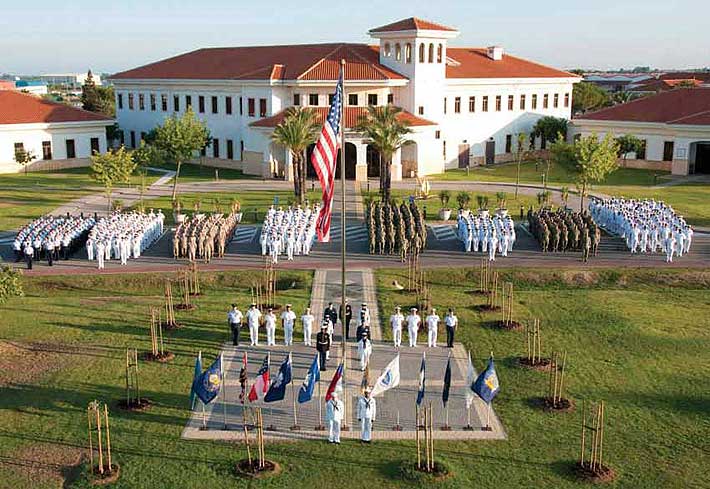 Ceremonio milatar estadouidense en la Base de Rota (c) [1] Naval Station Rota Public Affairs Office